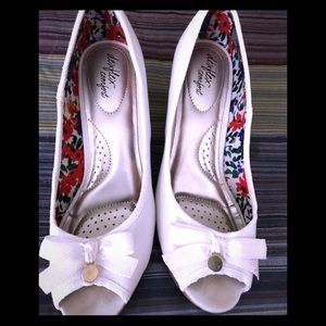 Peek toe white wedge